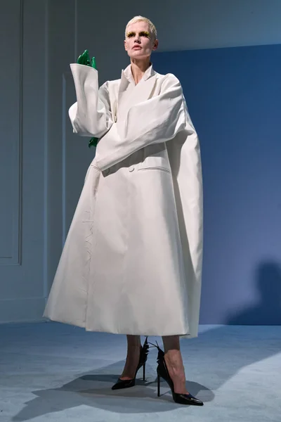 Look 27
